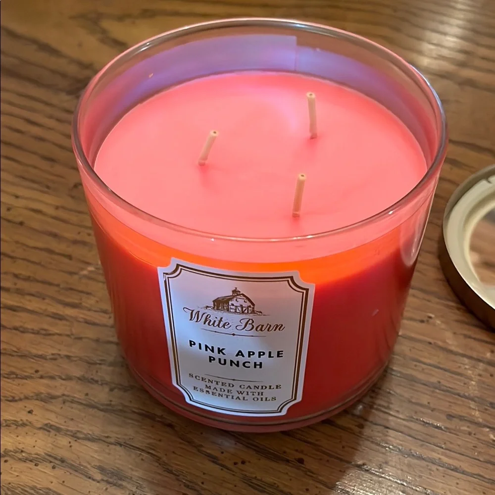 White Barn Pink Apple Punch Scented Candle - Picture 3 of 6